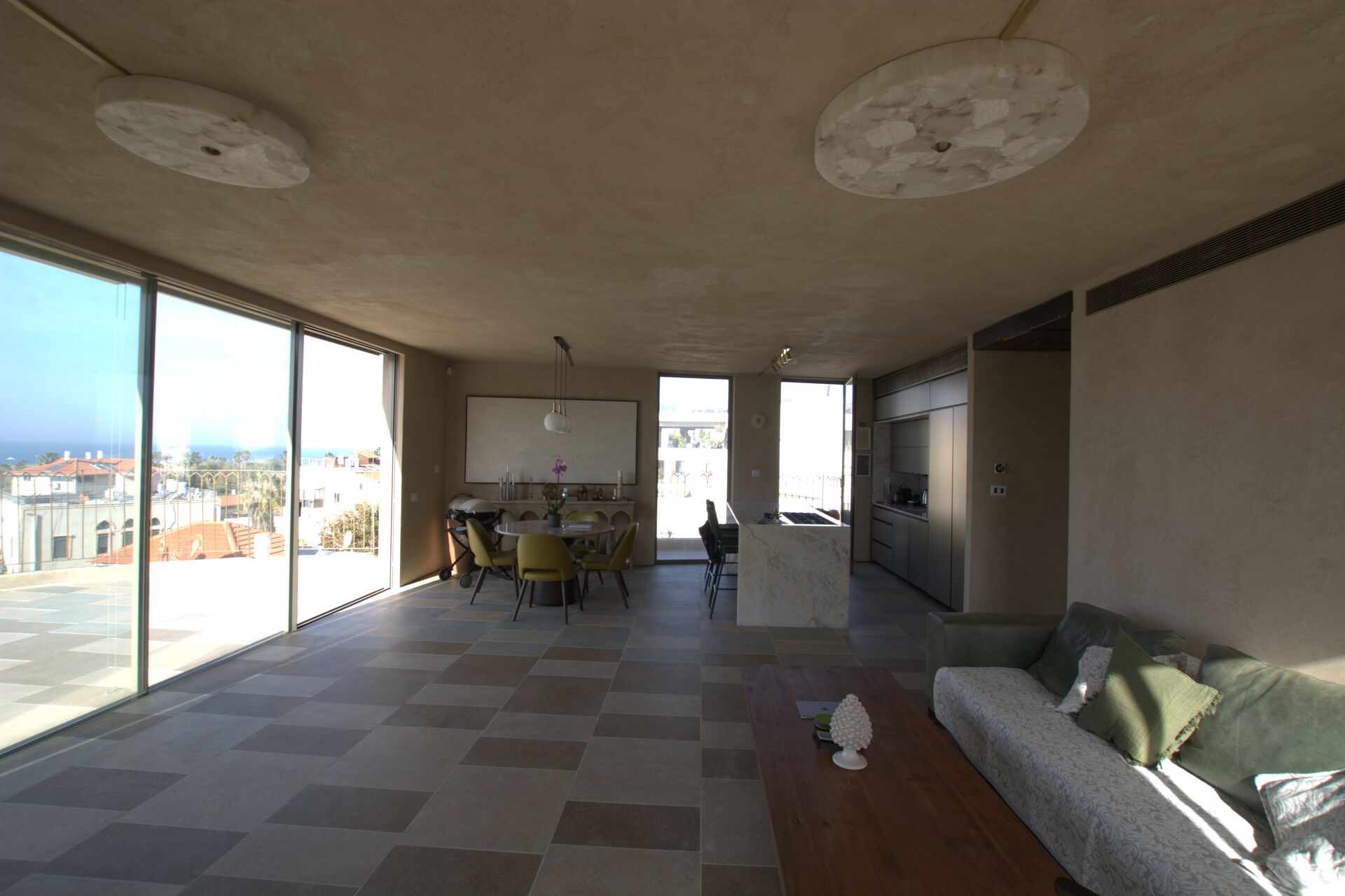 פרויקט מגורים LYRICAL