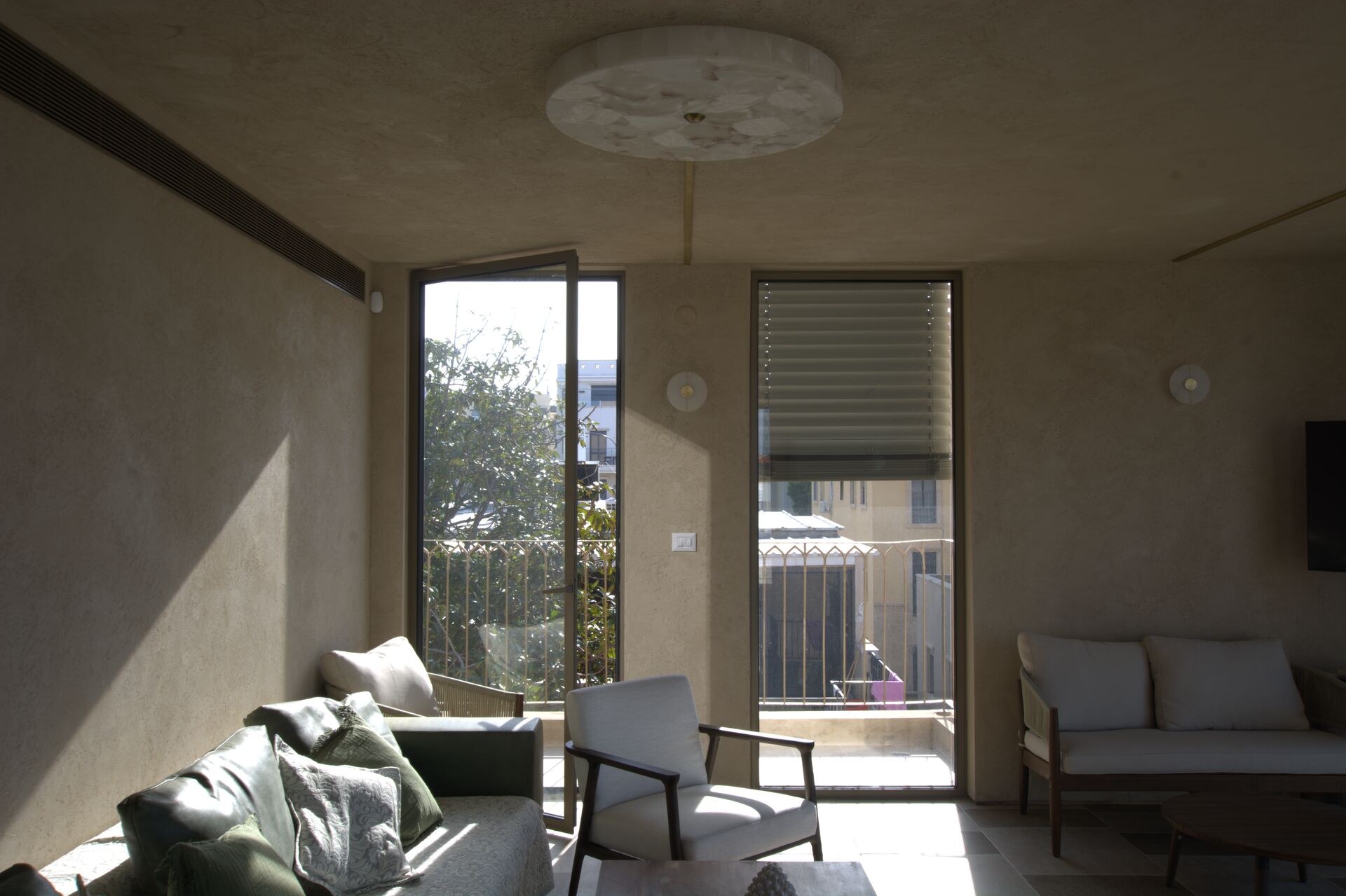 פרויקט מגורים LYRICAL