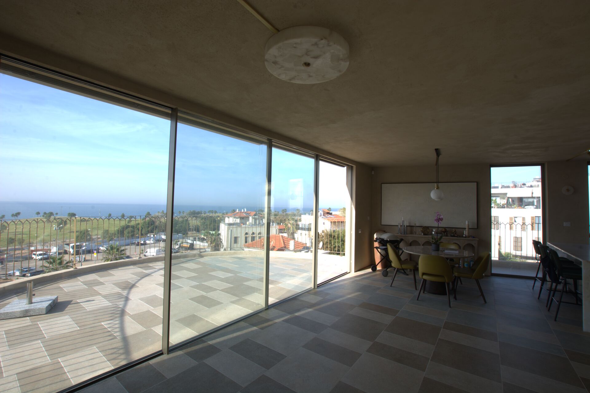 פרויקט מגורים LYRICAL